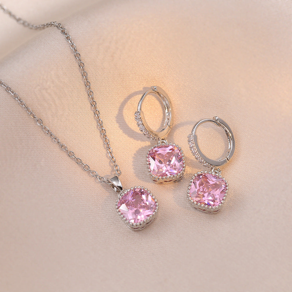 Women's Interest Light Luxury Design Pendant Elegant Outfit Necklaces