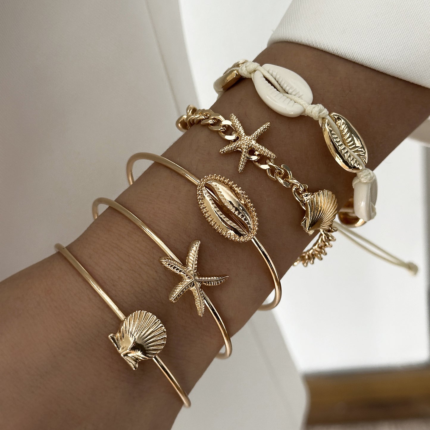 Women's Fashion Vacation Style Starfish Open-ended High-grade Metal Niche Bracelets