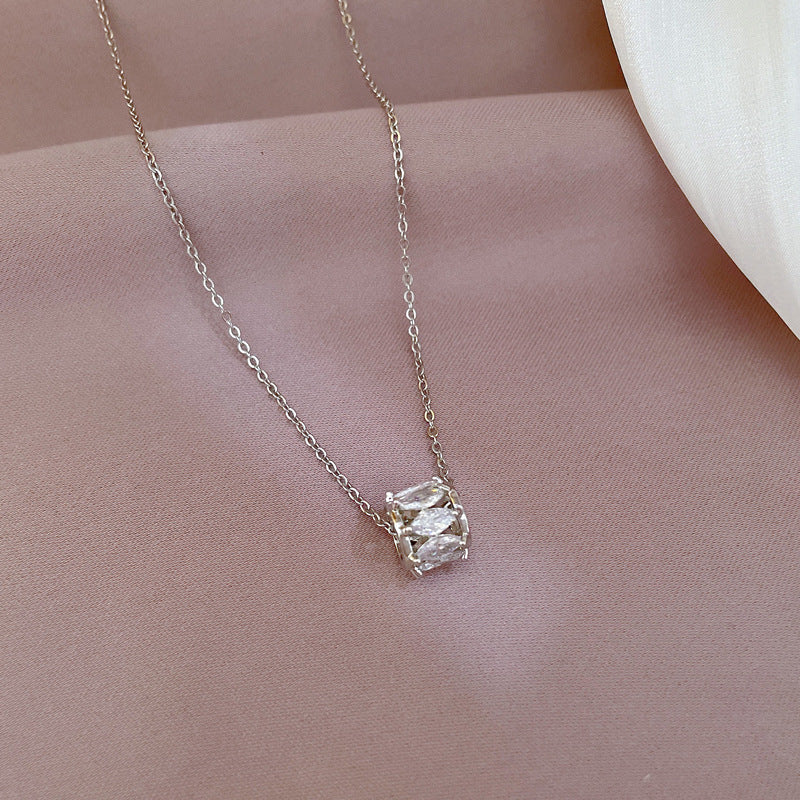 Colliers de petite taille de luxe légers et pleins de diamants