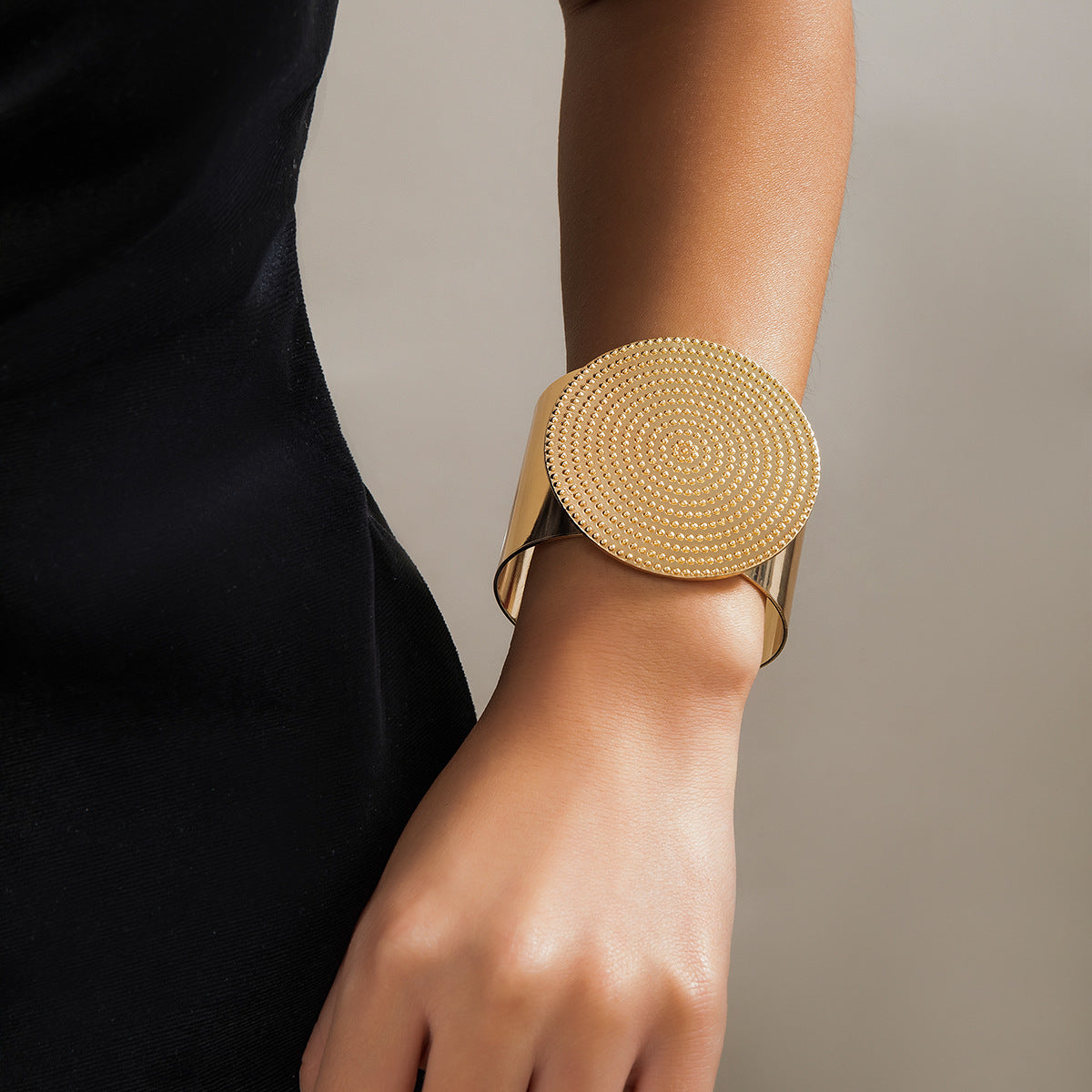 Exaggerated Diameter Big Round Slice Pendant Cold Necklaces