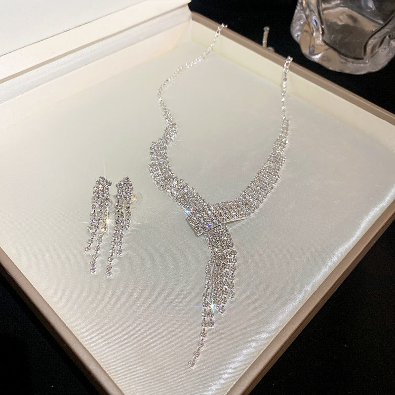 Women's Graceful And Fashionable Clavicle Chain Light Luxury Necklaces