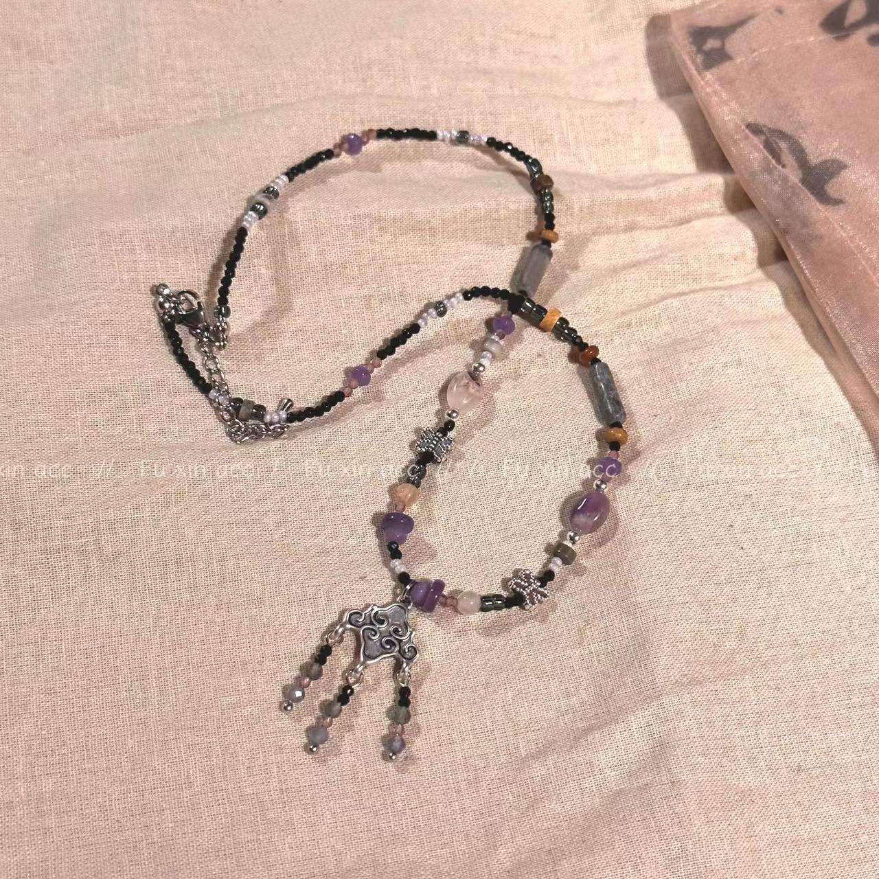 Style traditionnel léger luxe rétro minorité violet Totem gland colliers