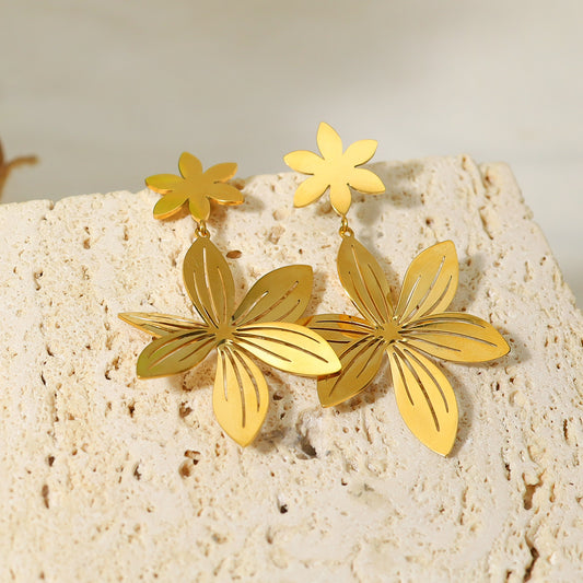 Women's Style Golden Stainless Steel Petal Gold-plated High-grade Metal Rings