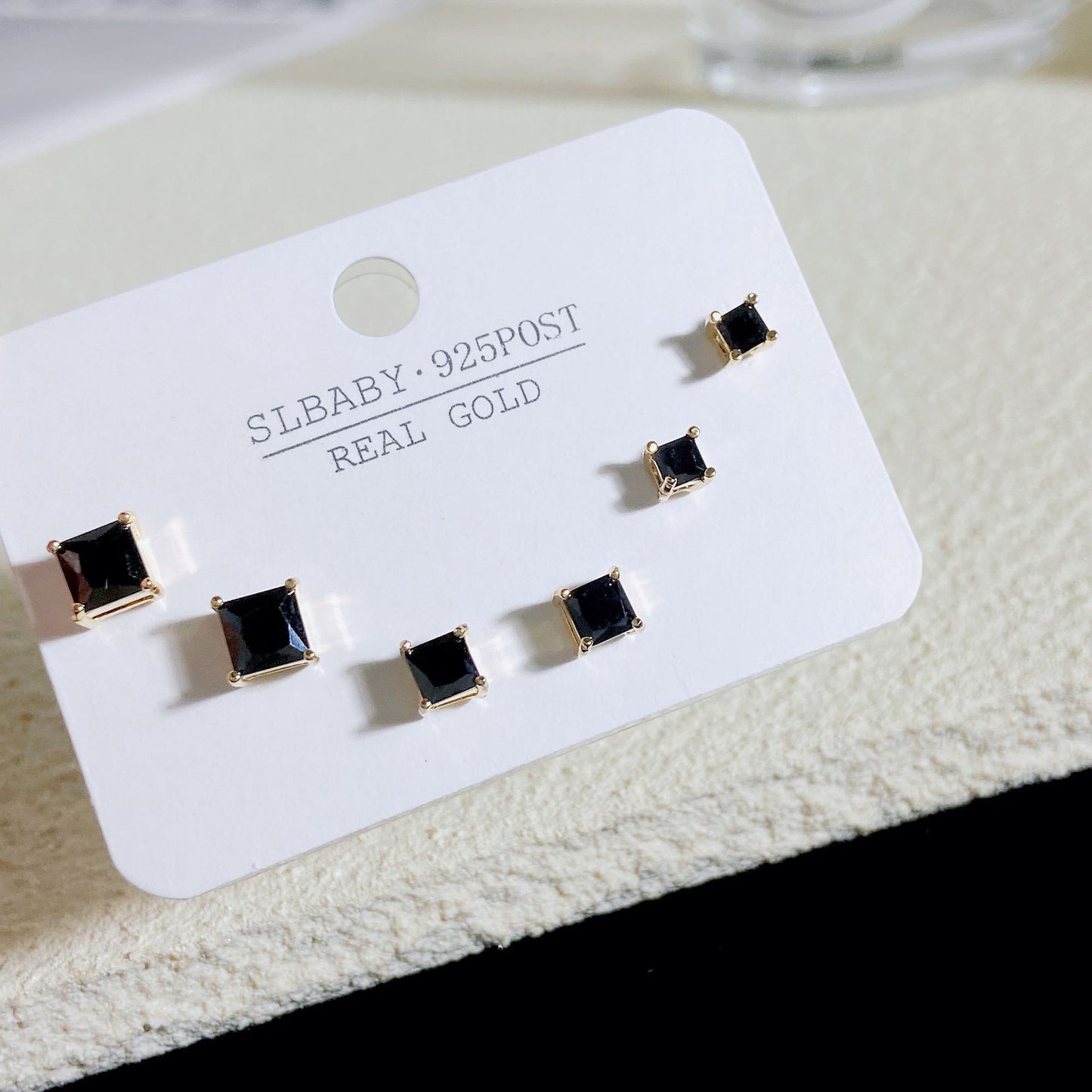 Damenkarte, drei Paar Sier-Nadelringe