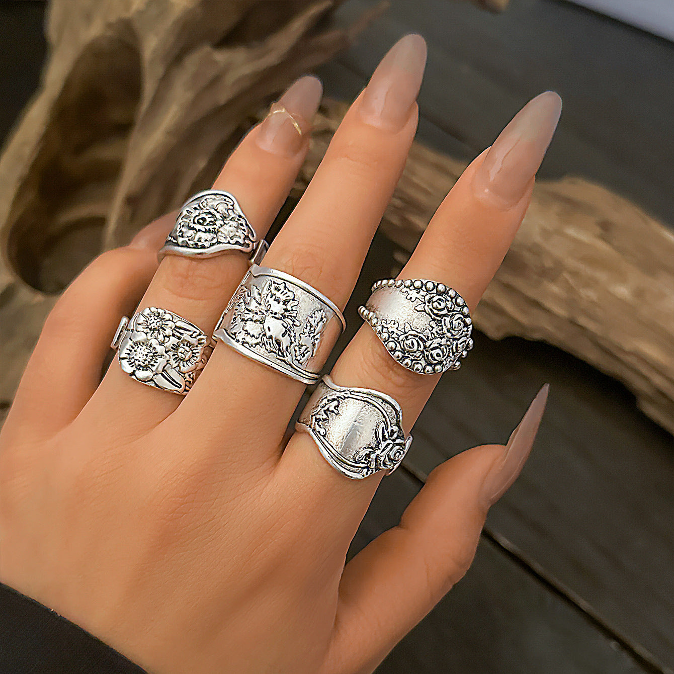 Distressed Suit Knuckle Vintage Art Pattern Ringe