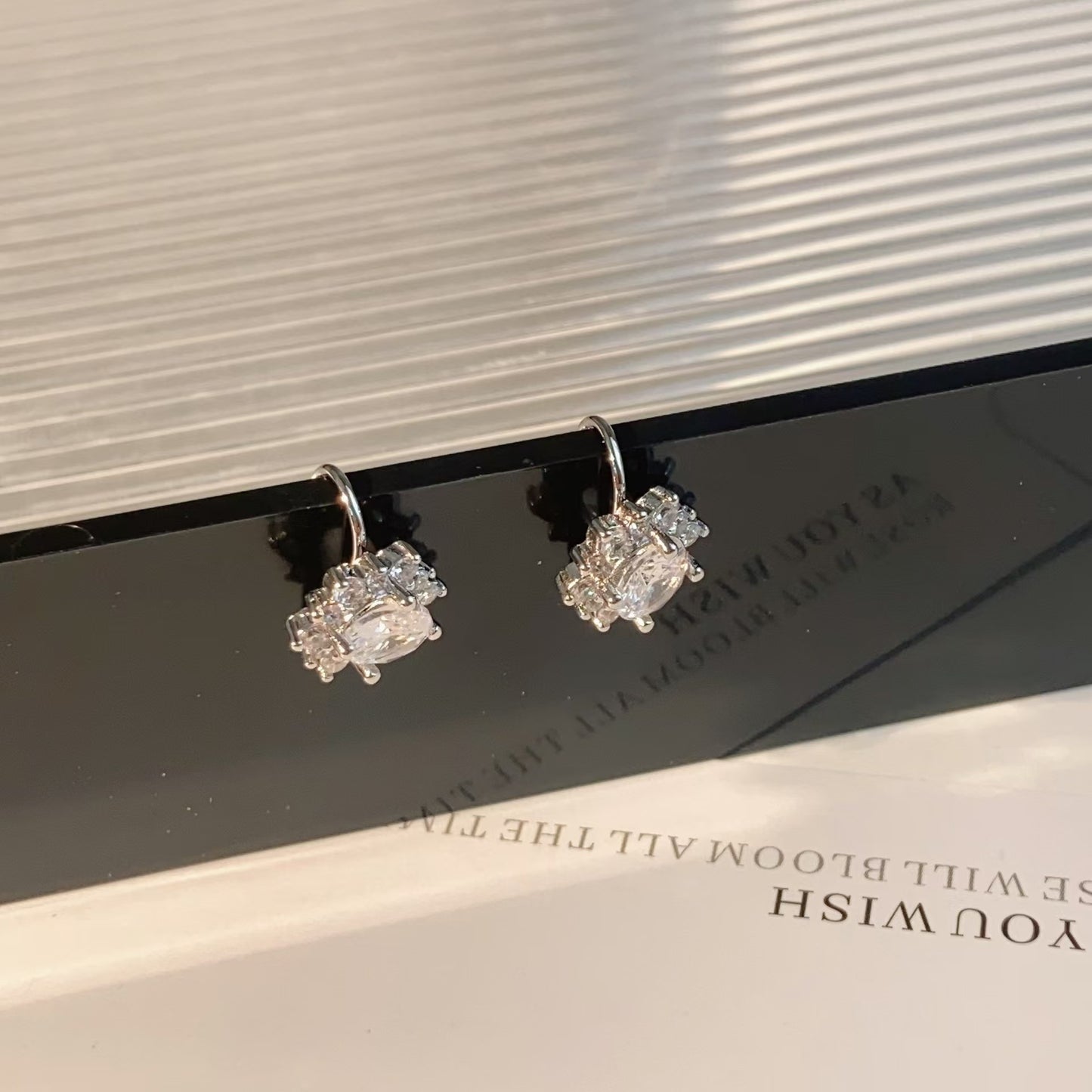 Simple Small Snowflake Zircon Fashion Commuter Design Stud Earrings