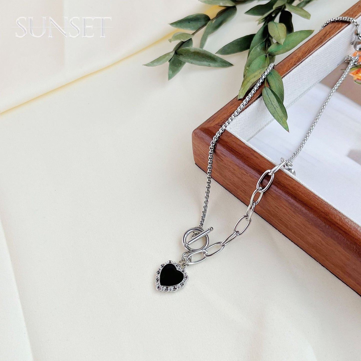 Women's Style Heart-shaped For Niche Design Fashion Necklaces