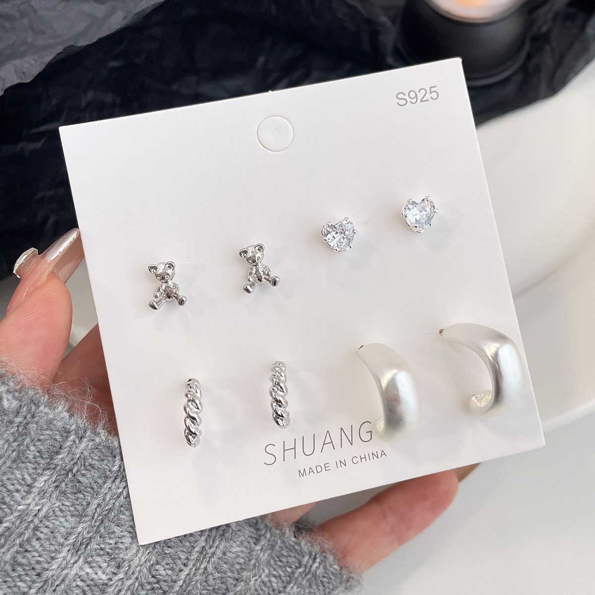 Einfache dreidimensionale Schmetterlingsanzug-weibliche Nadel-Nischenohrringe