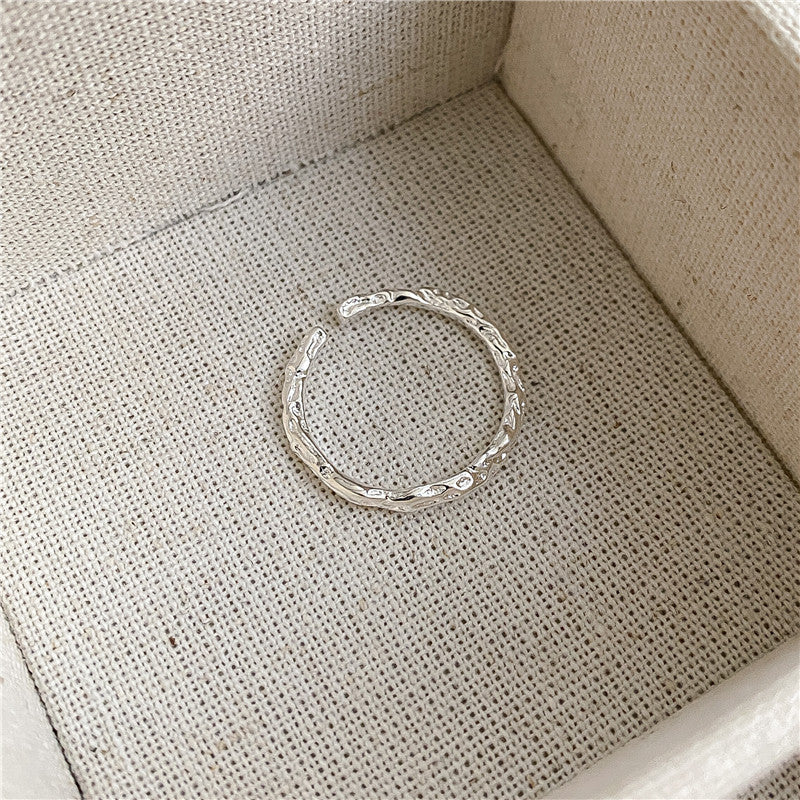Dünne Sterling-Ringe mit plissierter Textur aus Zinnfolie