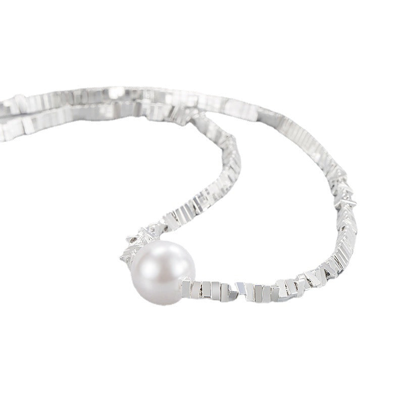 Women's Pearl Pendant Advanced Design Clavicle Chain Simple And Light Necklaces
