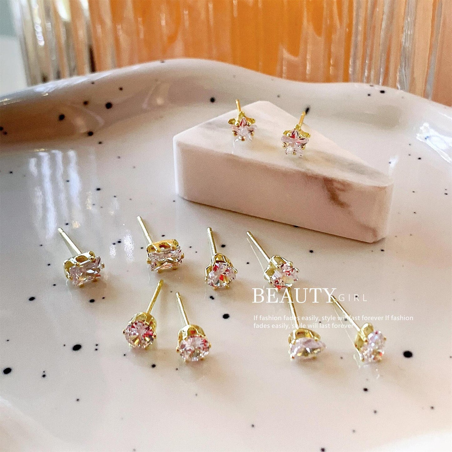 Women's Exquisite Niche Design Small Ear Bone Earrings