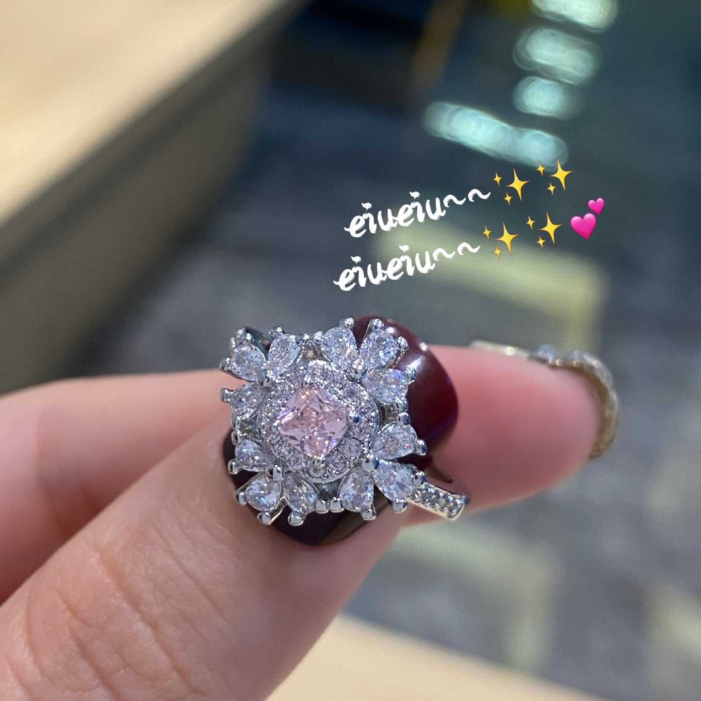Damen-Straßenringe im kalten Stil mit feinen, hellen, rosafarbenen Diamanten