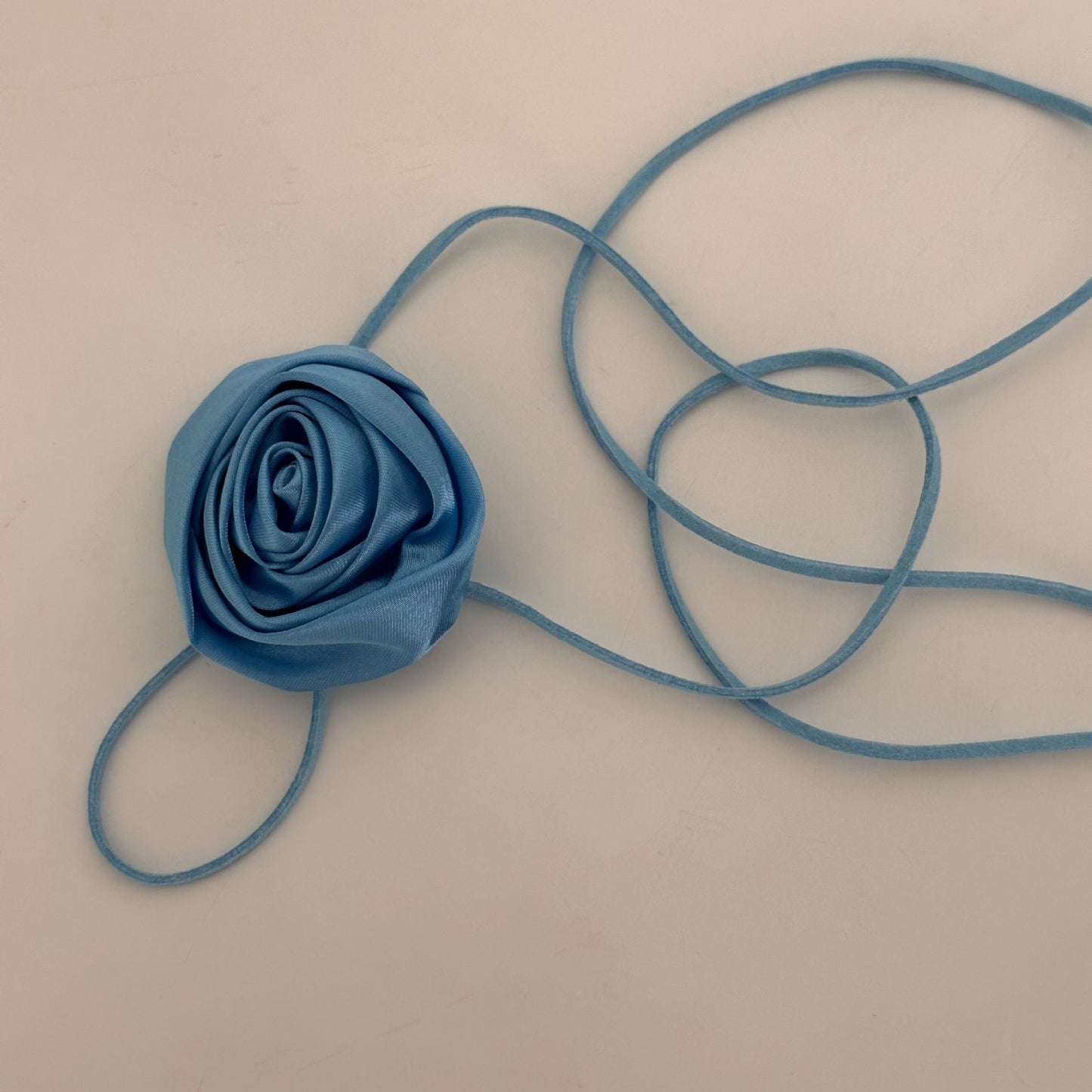 Colliers foncés à nœud de Style froid Rose rétro pour femmes