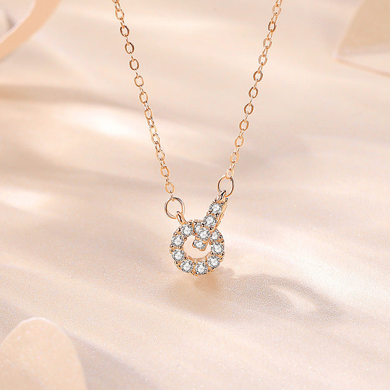 Colliers pour femmes en or rose avec boucle ronde et double diamant incrusté de clavicule courte