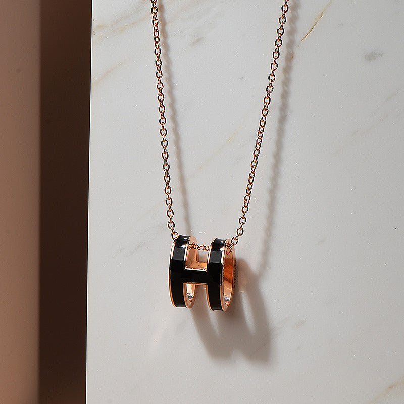 Version clavicule chaîne émail lettre femme ovale colliers en or Rose