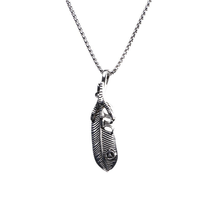 Colliers rétro avec pendentif Dragon croix en acier titane