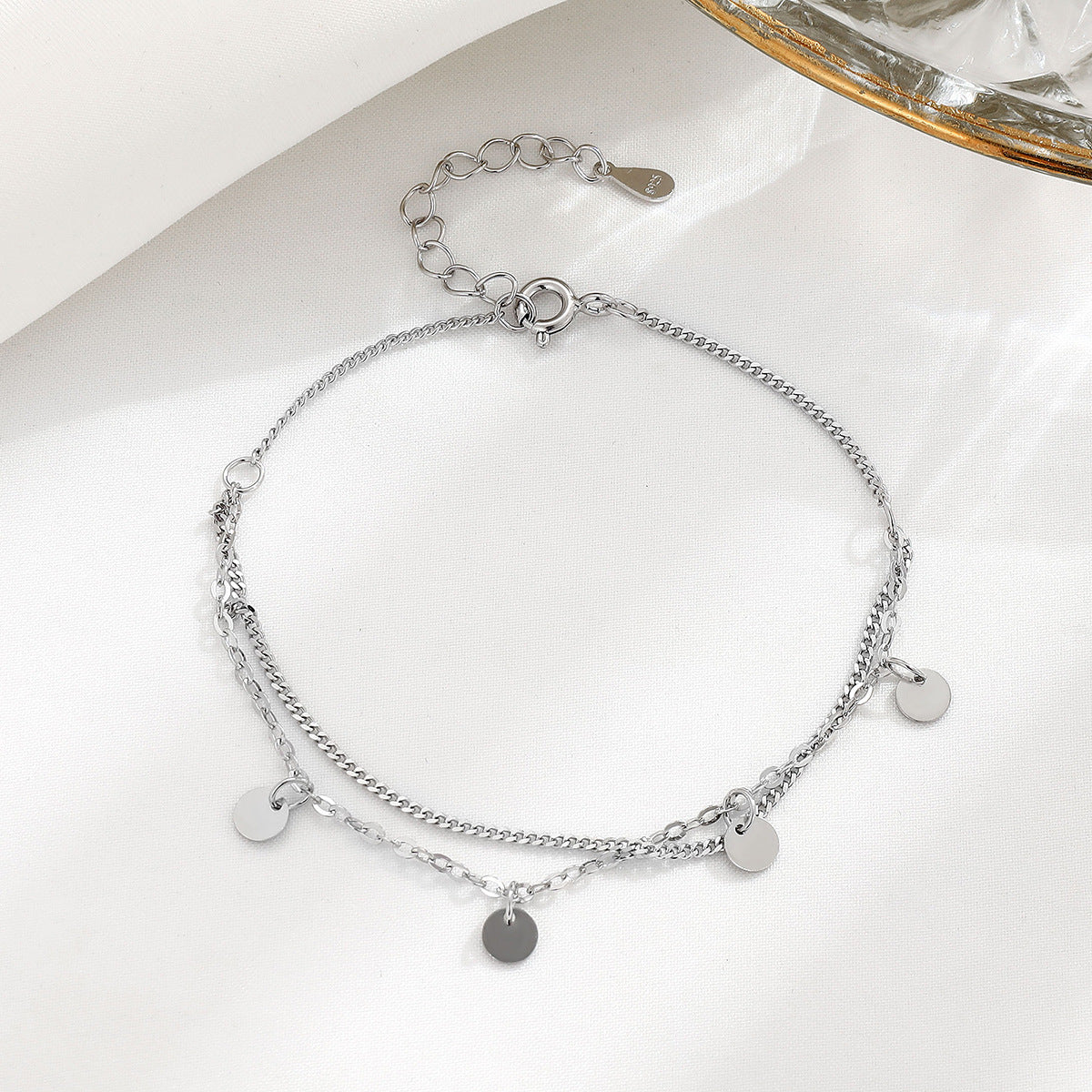 Sense Ornament-Armbänder für Damen, leicht, luxuriös und schlicht