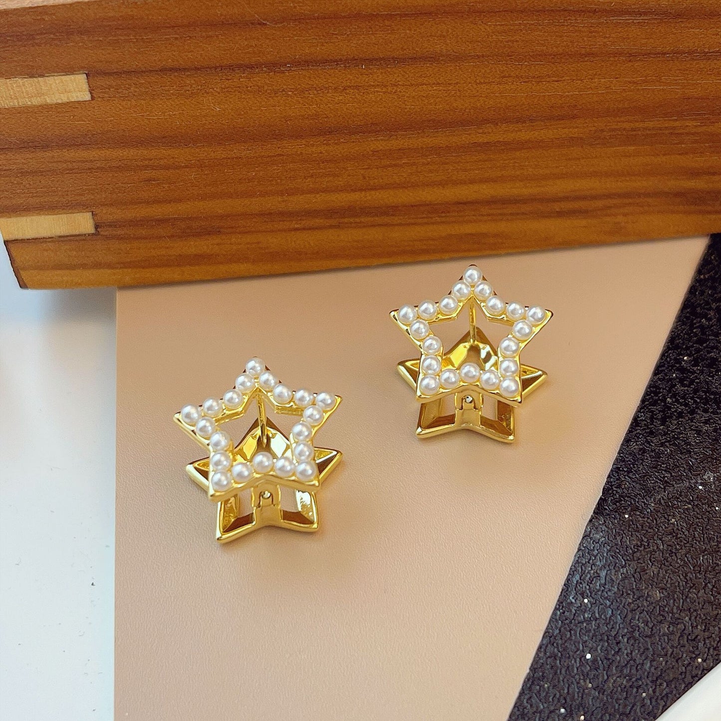 Women's Small And Exquisite Pearl Five-pointed Star Earrings