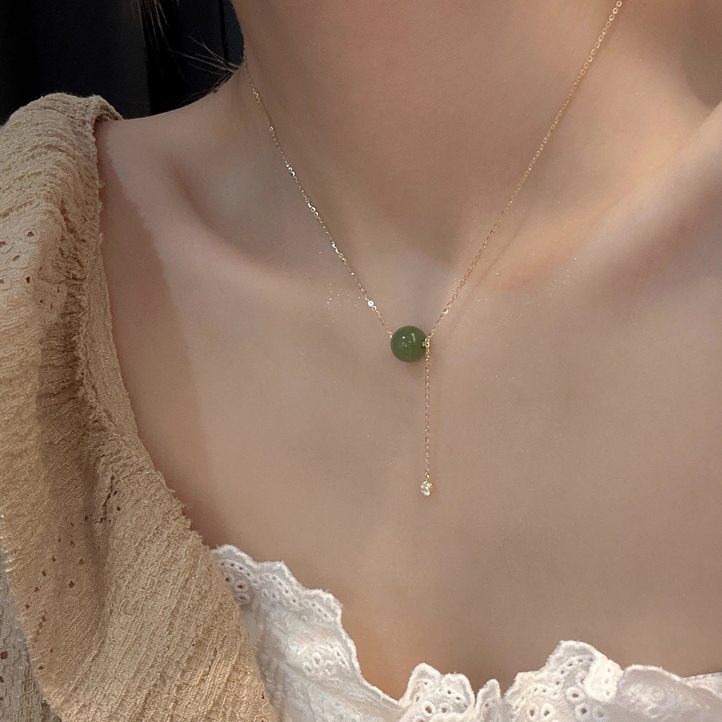 Jade femme lumière luxe minorité hauts colliers