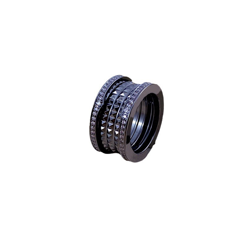 Herren-Frühlingsring mit Diamant auf beiden Seiten. Kleine Ringe