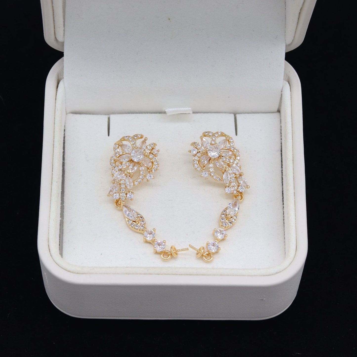 Women's Luxury Fashion Elegant Pearl Niche High-grade Zircon For Clasp Stud Earrings