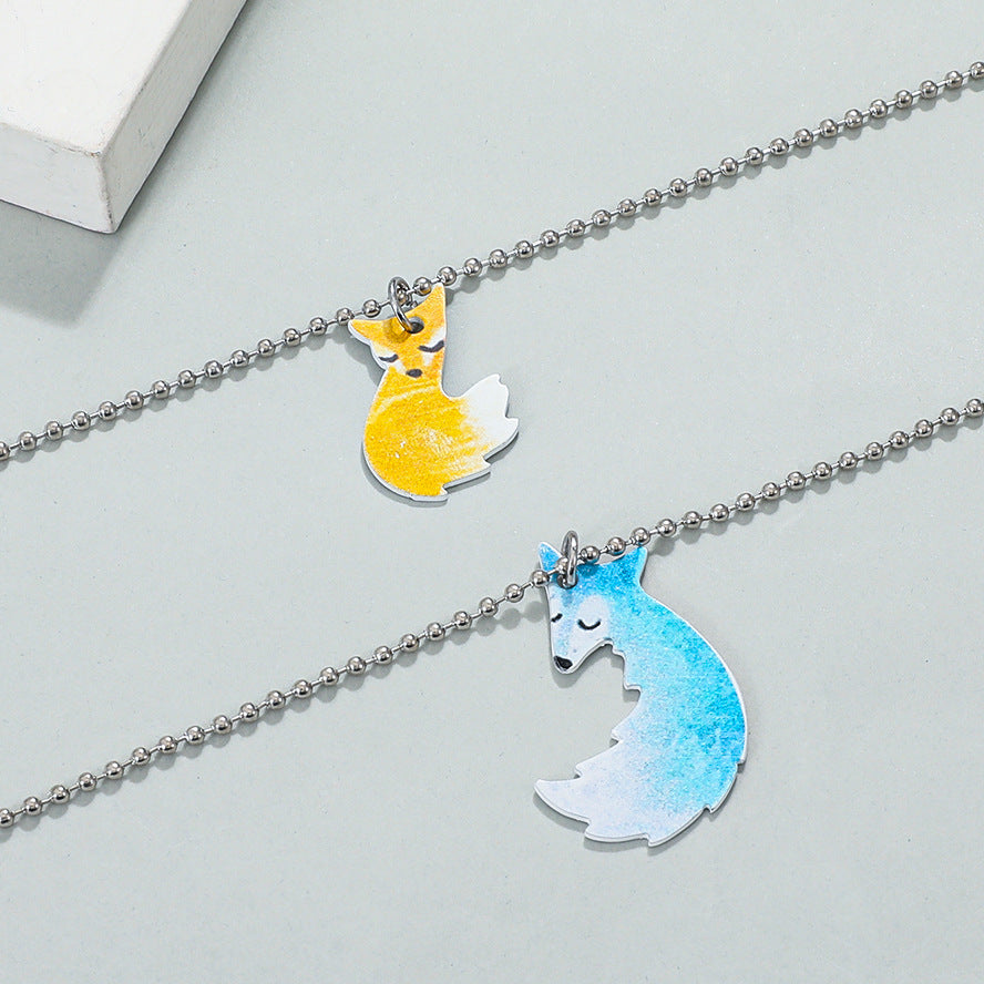 Colliers en acier avec câlins de renard mignon, grand loup gris