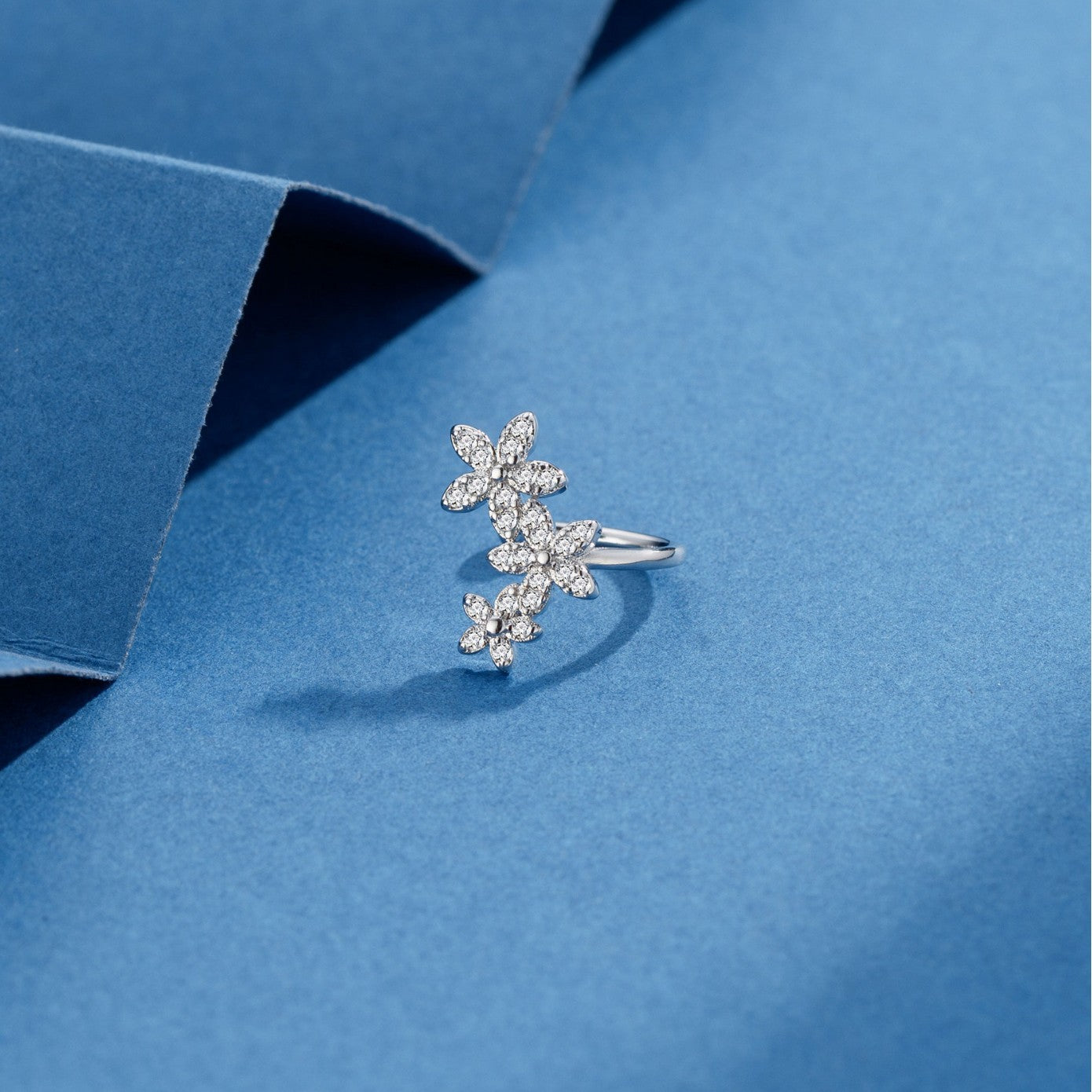 U-shaped Three Small Flowers Copper Micro Inlaid Zircon Female Ear Clip