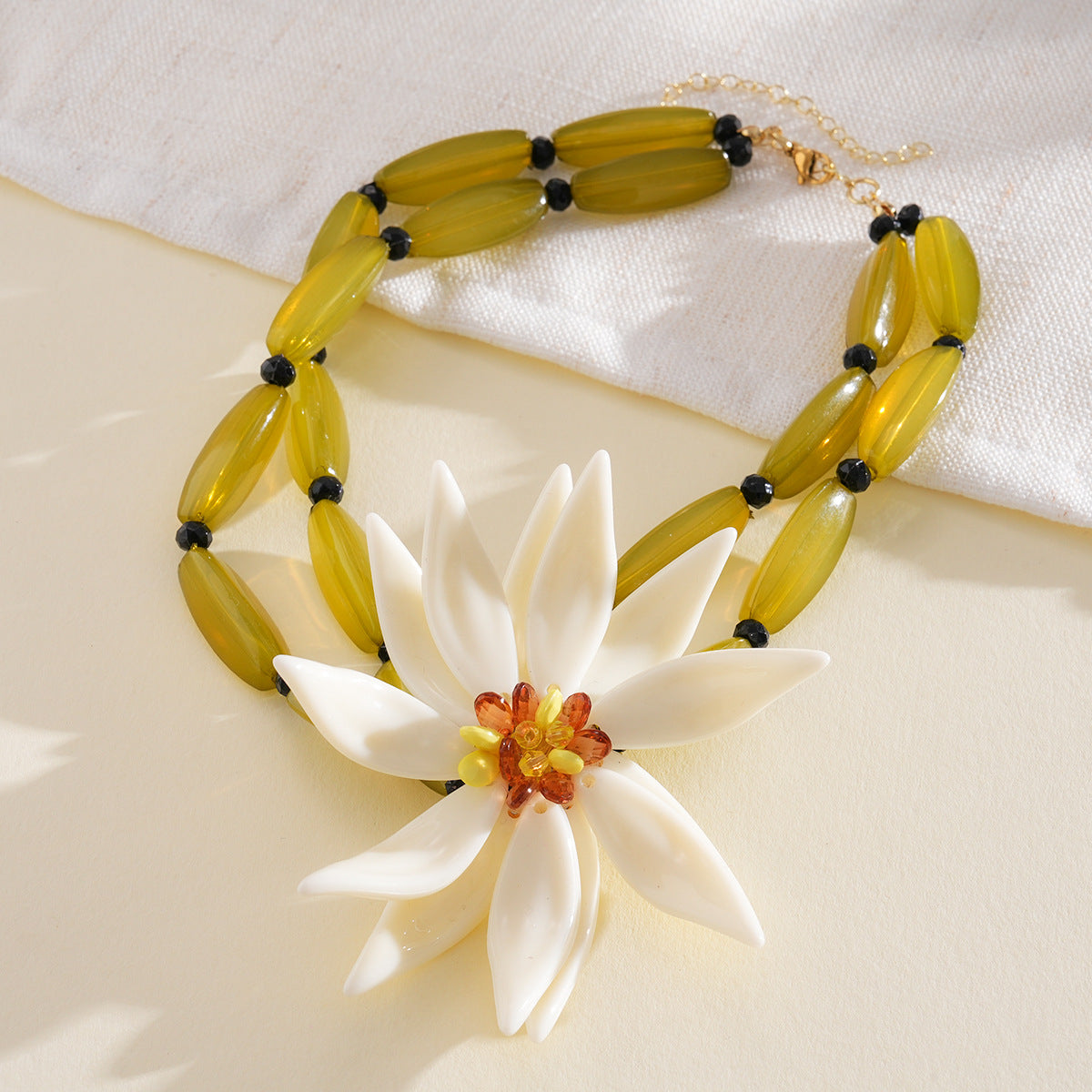 Women's Round Pearl Light Luxury Minority Vintage Clavicle Chain Jewelry Set