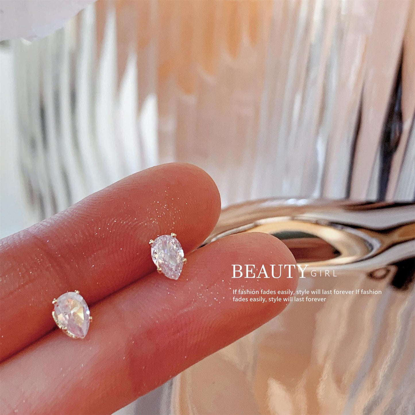 Women's Exquisite Niche Design Small Ear Bone Earrings