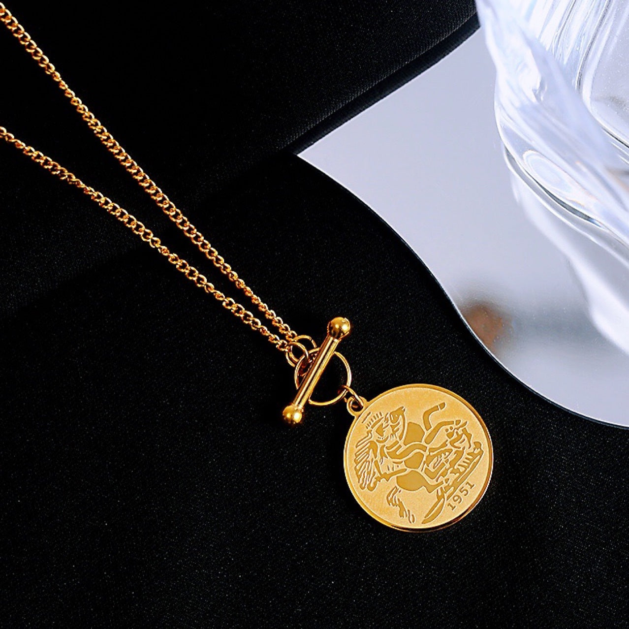Women's Queen Portrait Light Luxury Cold Style Necklaces