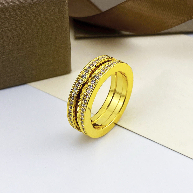 Herren-Frühlingsring mit Diamant auf beiden Seiten. Kleine Ringe