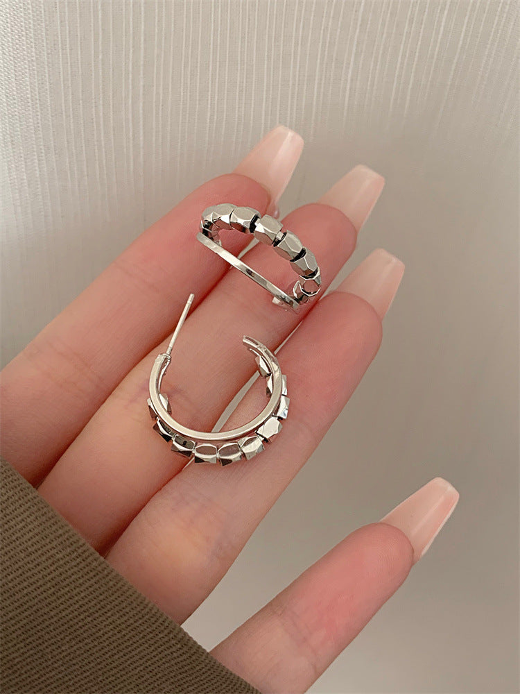 Women's Needle Metal Broken Design Ear Niche Earrings