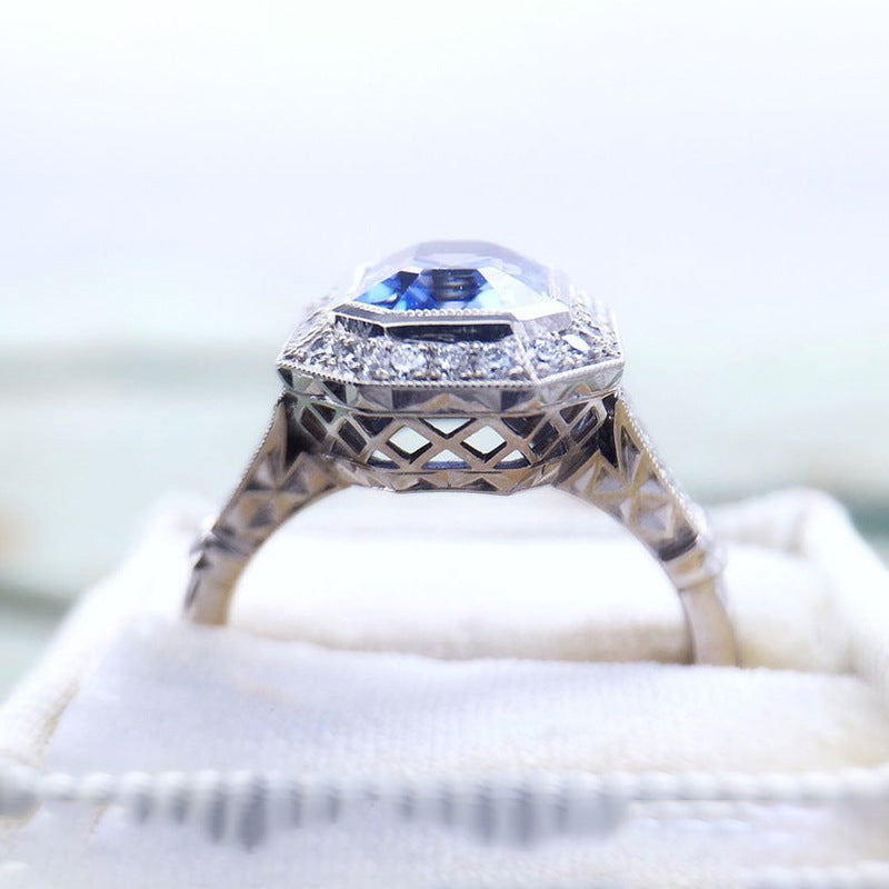 Women's French Royal Style Rich Long Hexagon Rings