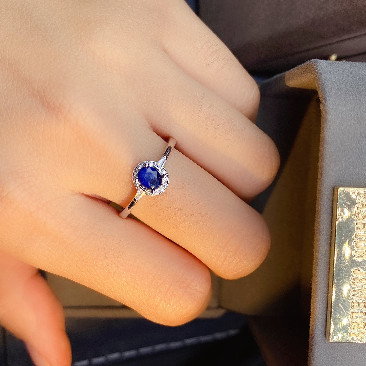 Women's Drainage Welfare Colored Gems Open Simple Rings