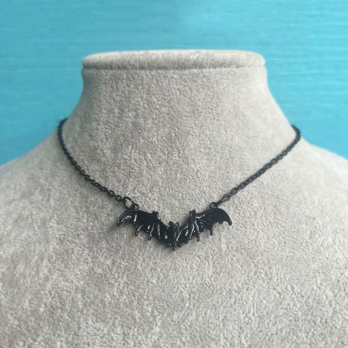 Chaîne et colliers avec pendentif chauve-souris à vent gothique foncé pour femmes, hommes et femmes