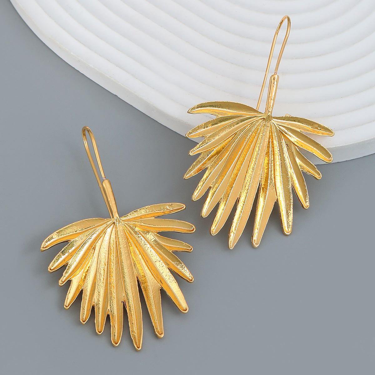 Alloy Flower Female Trend Metal Feeling Earrings