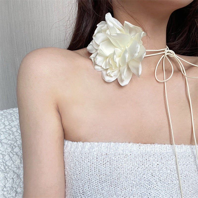 Colliers de cou camélia noir à grande fleur à la mode pour femmes