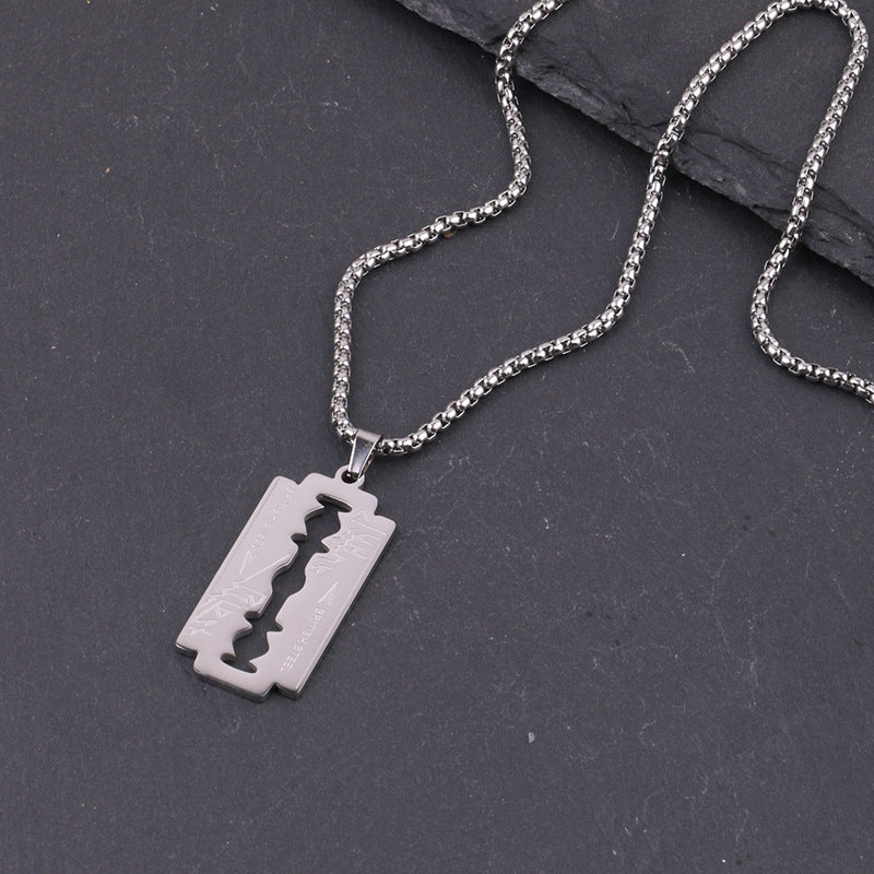 Femmes et hommes Hop Titanium Steel Blade Simple Fashion et longs colliers de pull
