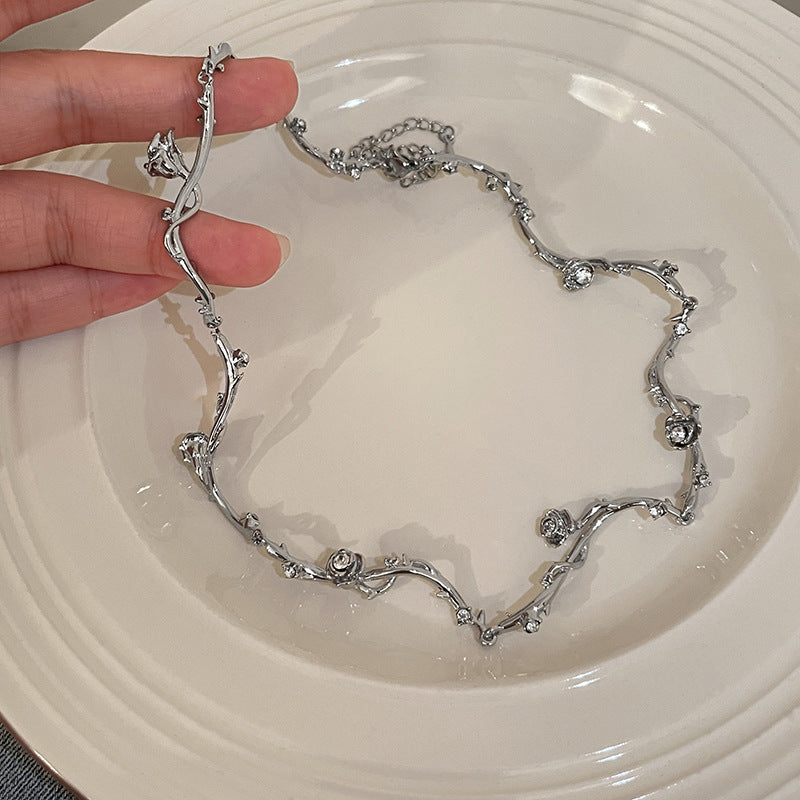 Colliers de conception avancée de Style froid en Zircon de fleur pour femmes