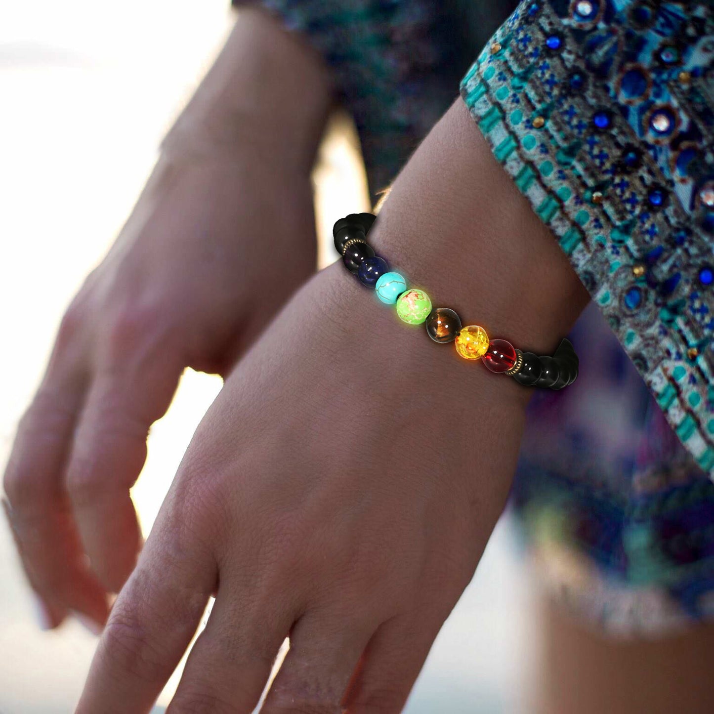 Handgefertigte Yoga-Armbänder aus schwarzem Vulkangestein mit Perlen