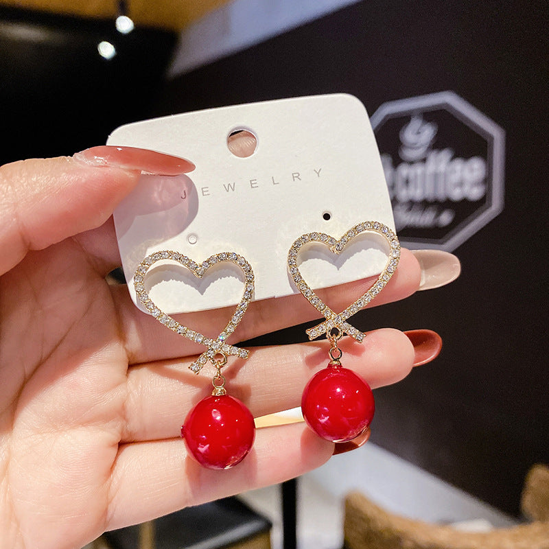 Women's Temperament Large Pearl Female With Hearts Earrings