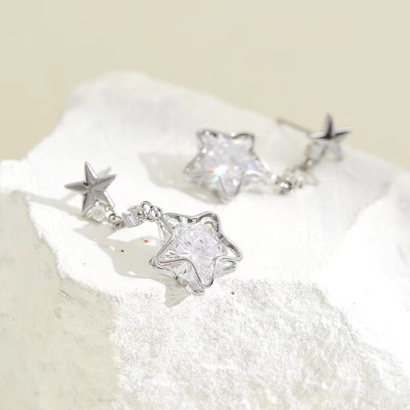 Boucles d'oreilles légères avancées en Zircon, conception de Niche