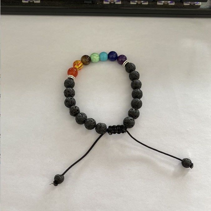 Handgefertigte Yoga-Armbänder aus schwarzem Vulkangestein mit Perlen