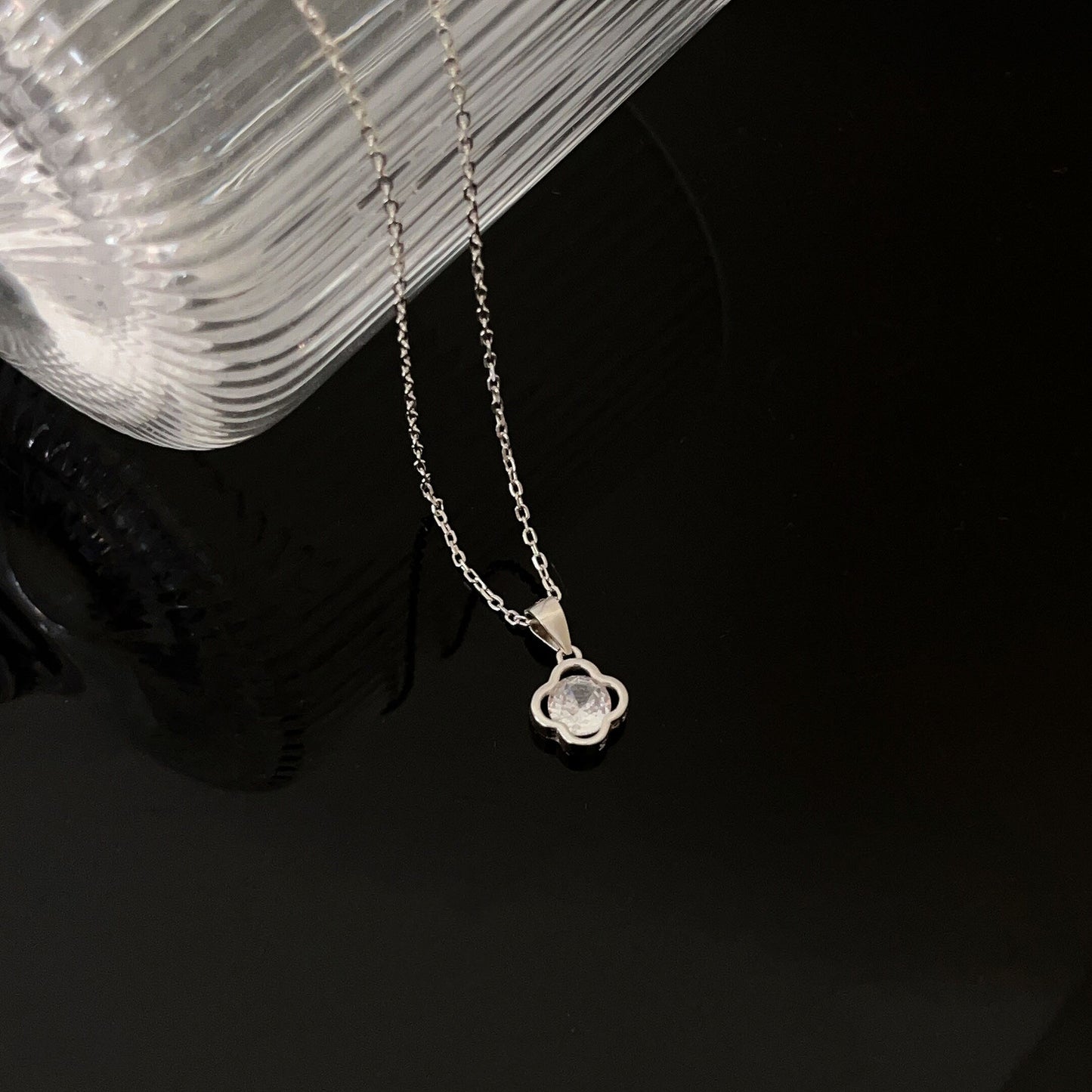 Colliers de clavicule de luxe légers de conception Simple de la série à quatre feuilles Sier Sterling