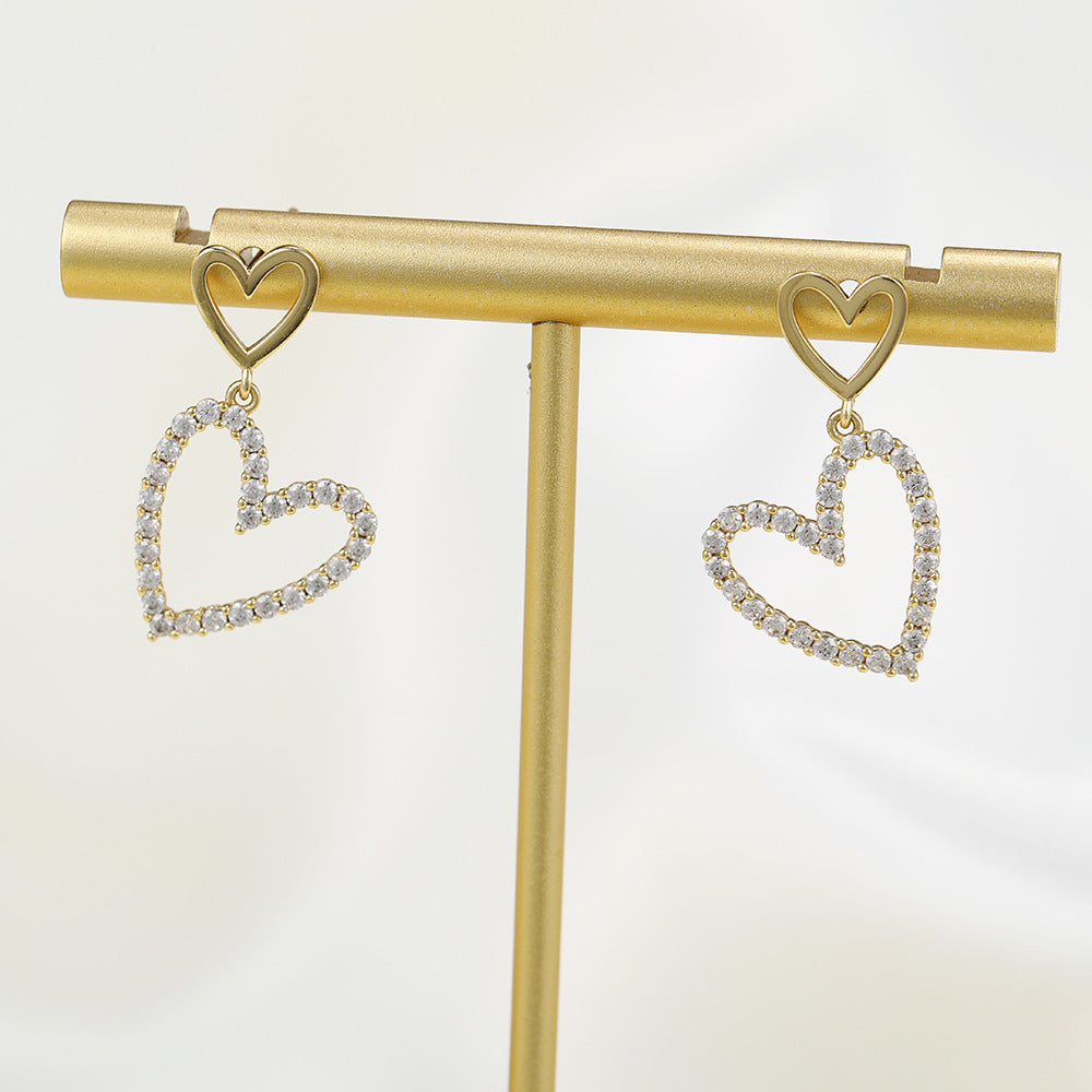 Boucles d'oreilles en forme de cœur creuses pleines de diamants