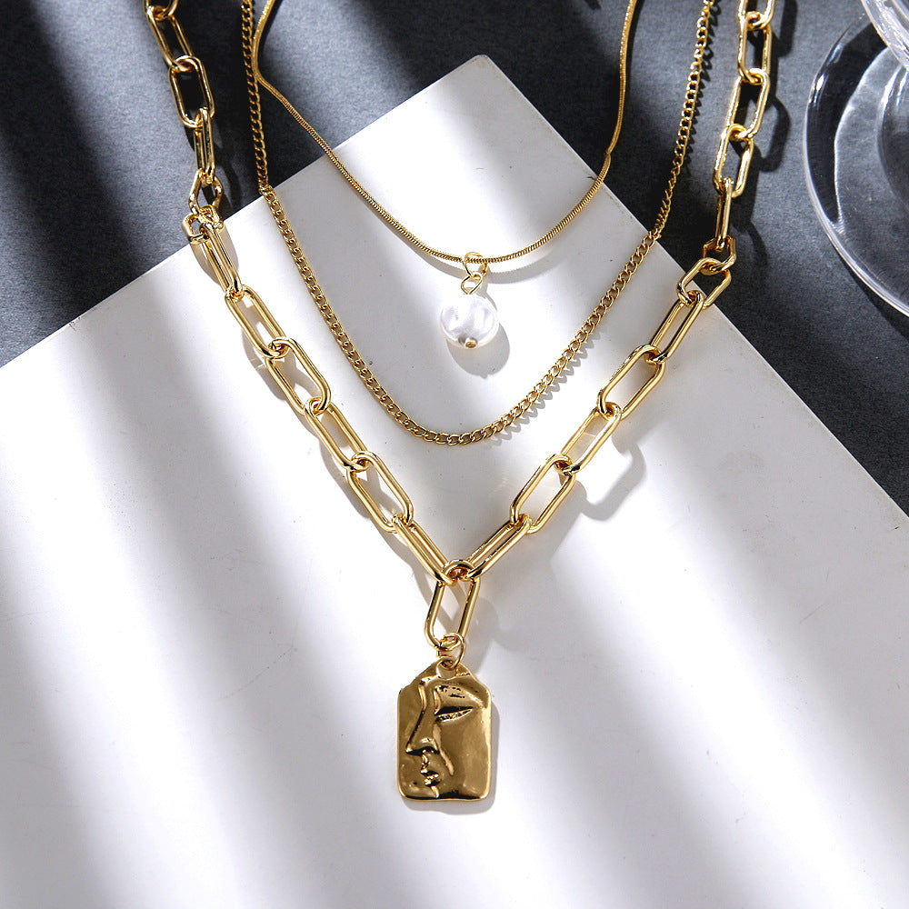 Colliers à pendentif en alliage avec visage en relief de perles créatives