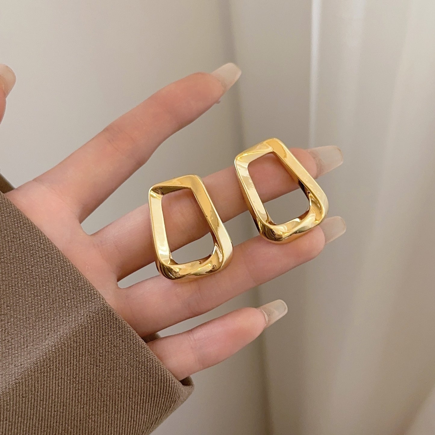 Women's Simple Geometric Irregular Cold Niche Temperament Earrings