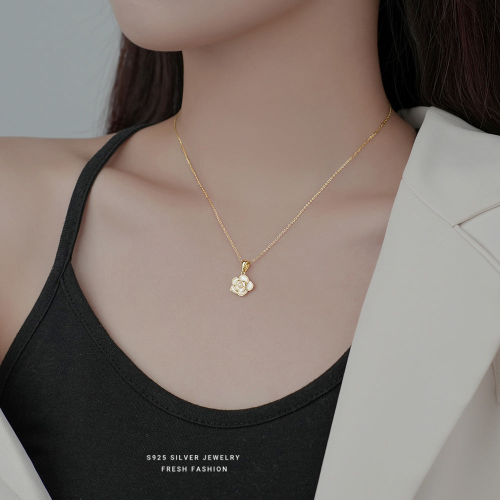 Women's Camellia Epoxy Light Luxury Elegant Shell Bead Necklaces