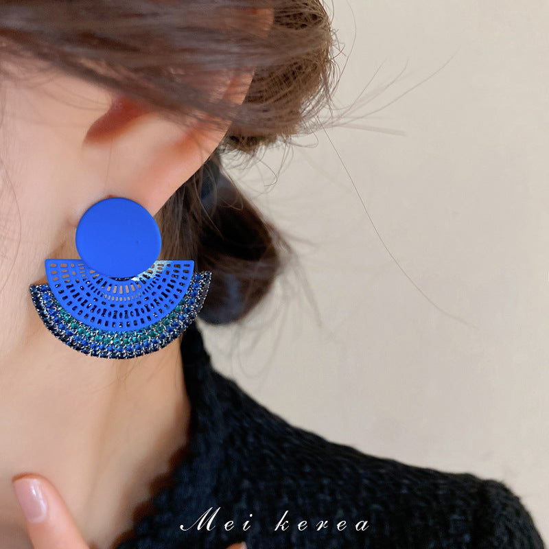 Retro Elegant Fan Pattern Hollow Jeweled Earrings