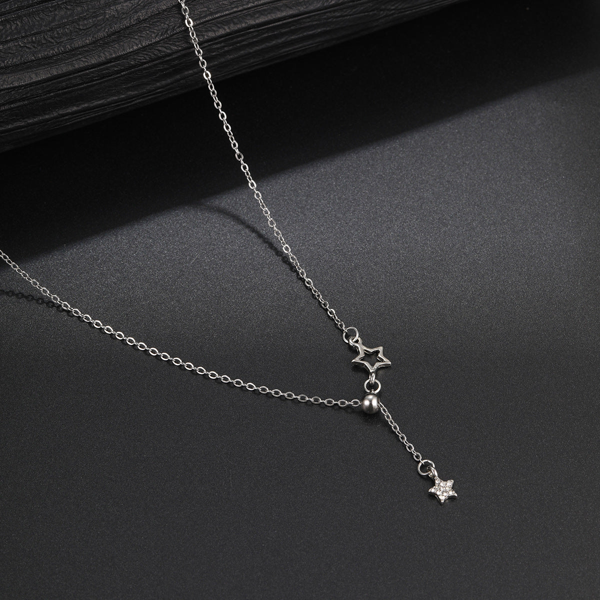 Colliers de clavicule avancés de conception féminine de strass de simplicité populaire